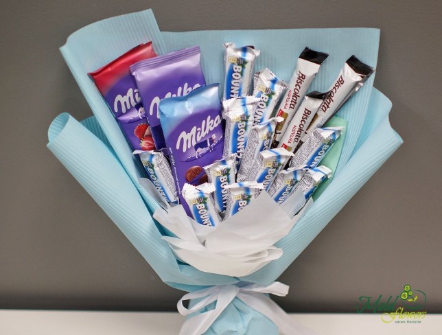 Bouquet of Bounty and Milka Chocolates (made to order, one day) photo